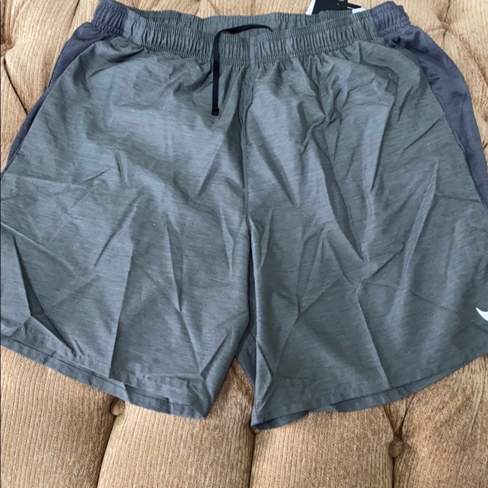 Nike Dri-Fit Challenger Shorts 7" inseam